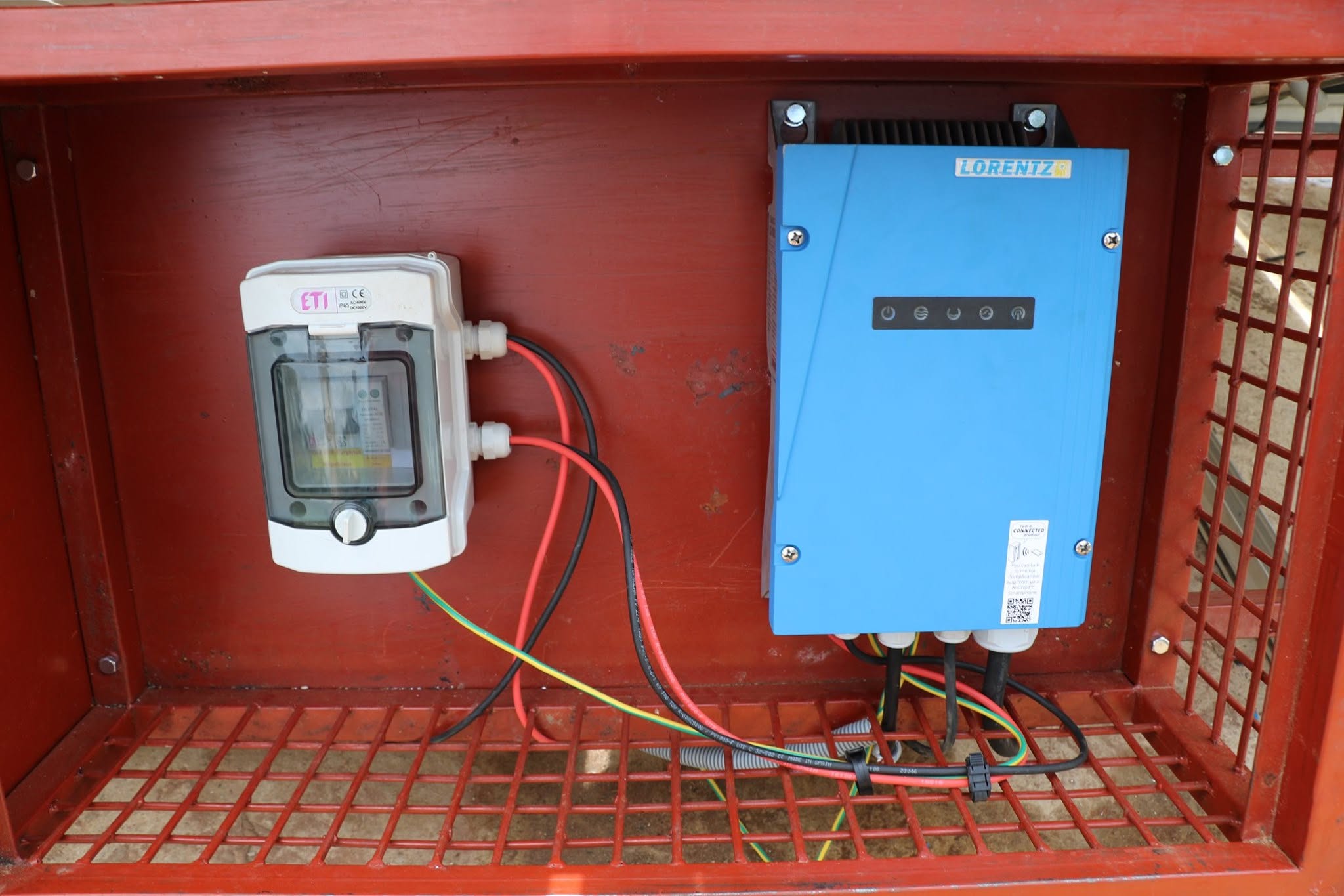 Boîtier de commande et câblage d’une installation de pompage