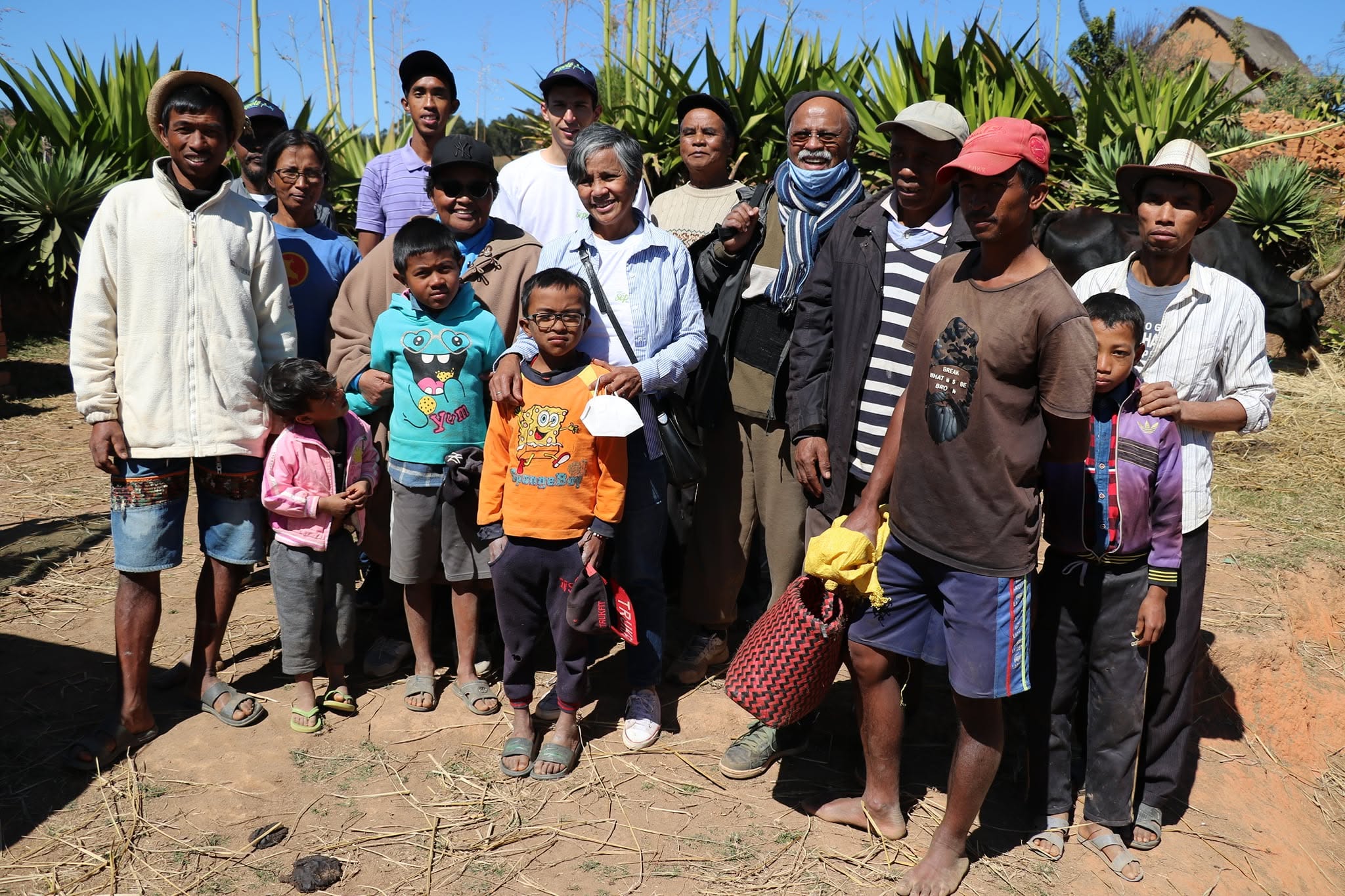 Visite de la FPMMF auprès de familles et d’enfants dans un village malgache
